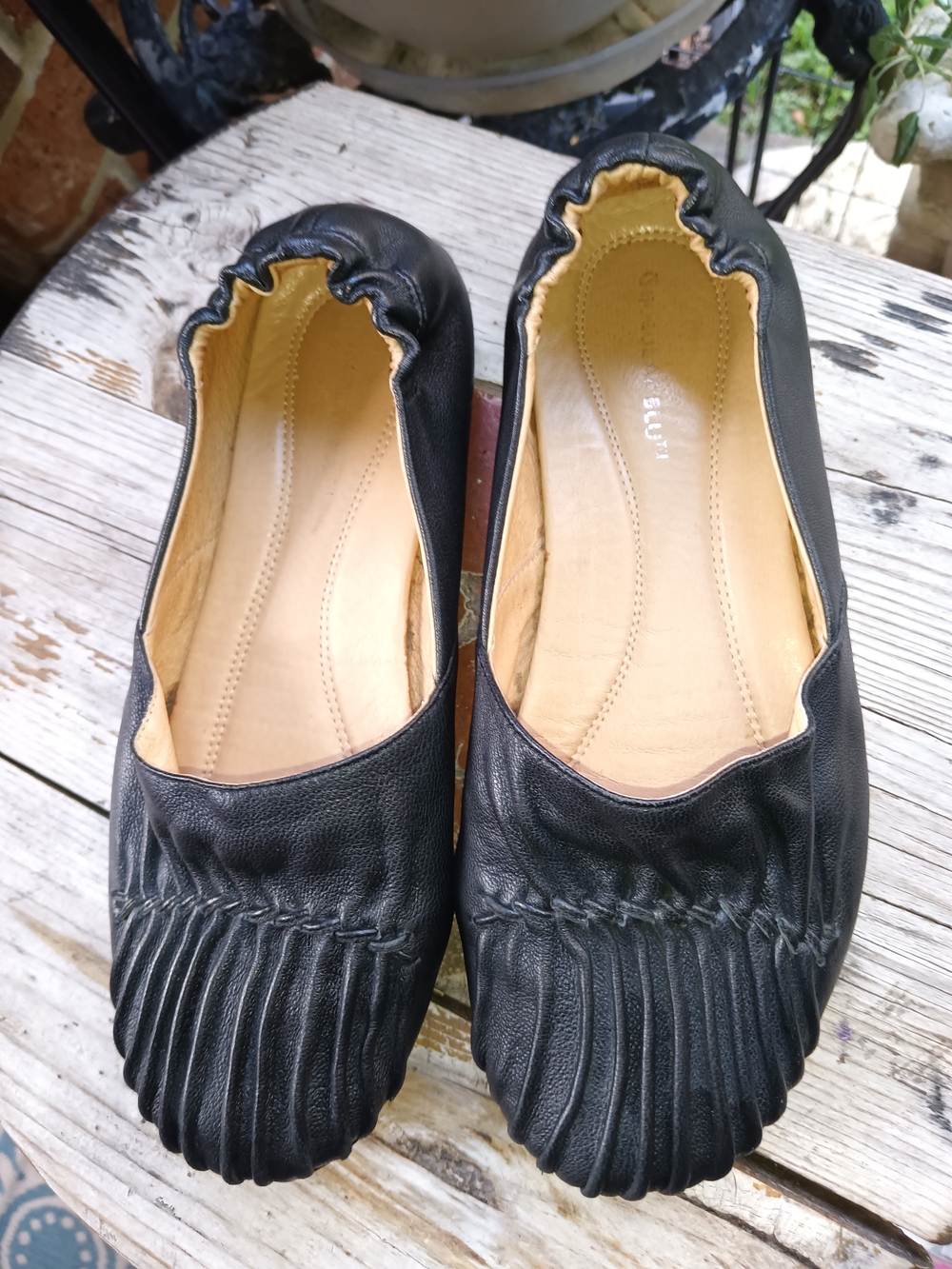 Chocolat Blu Black Ruched Leather Slip-On Flats